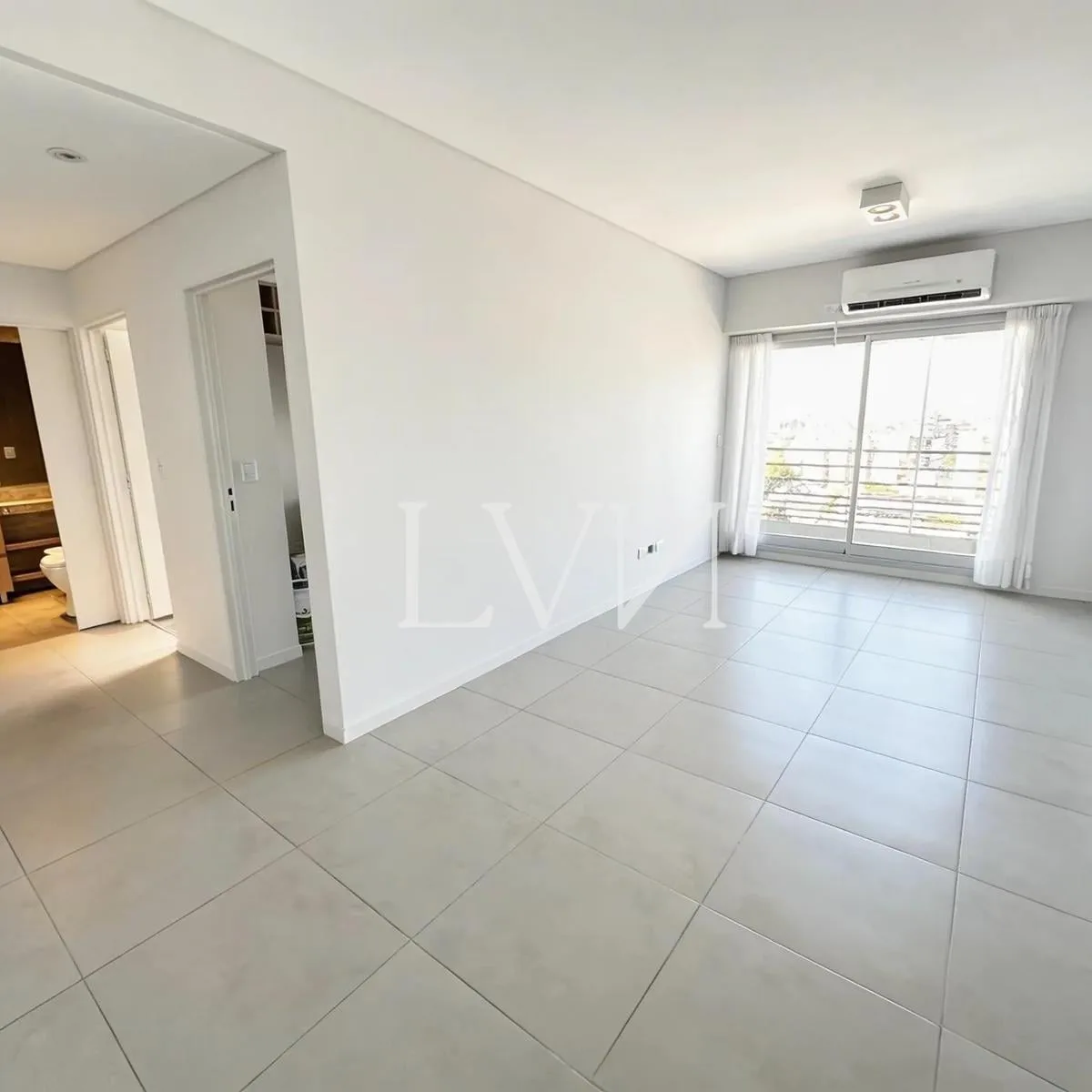 Apartamento de dois ambientes com varanda em Boedo