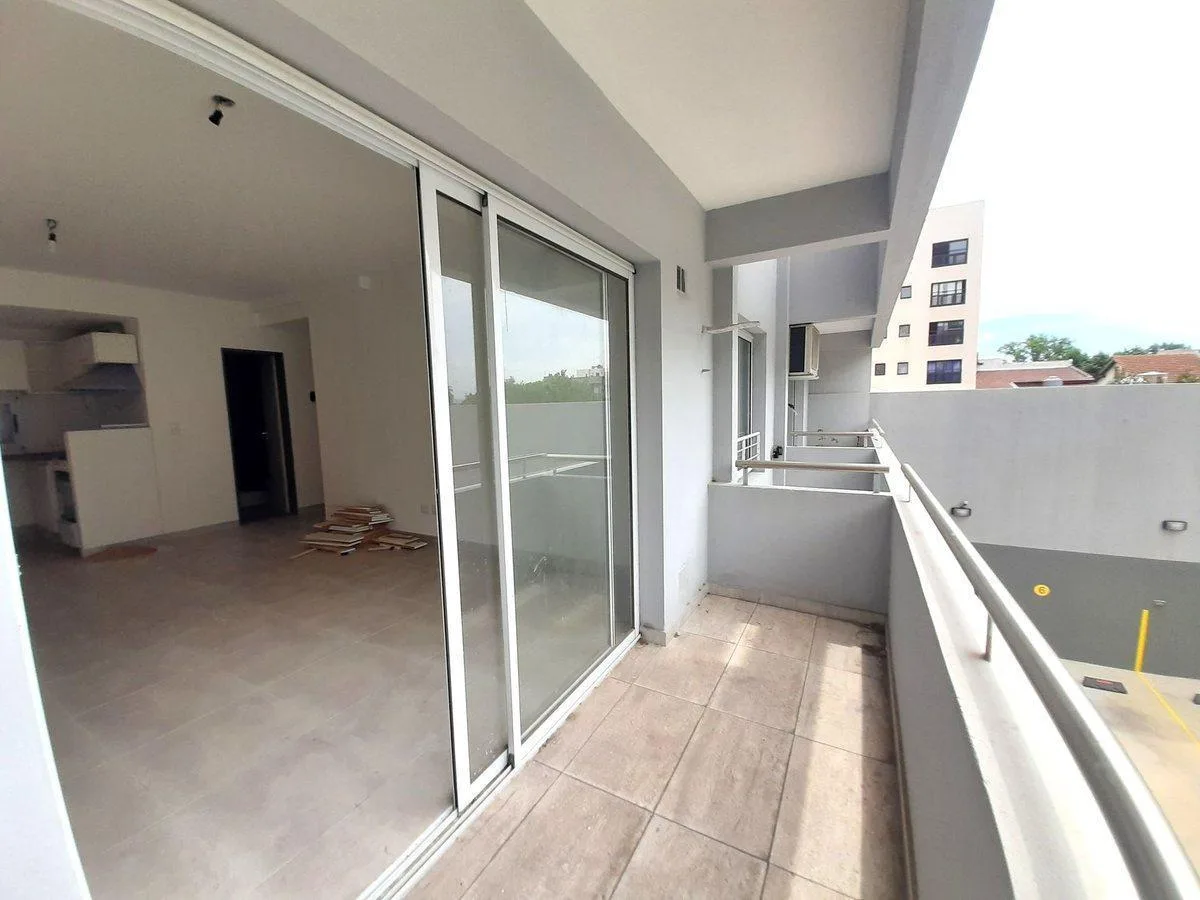 Kitnet com vaga de garagem em Morón