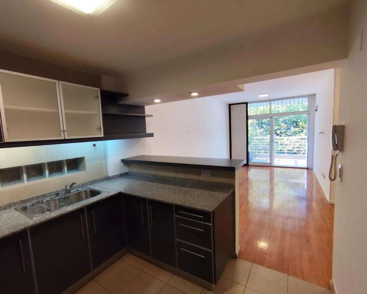Departamento de 3 ambientes con balcón corrido en Villa Urquiza