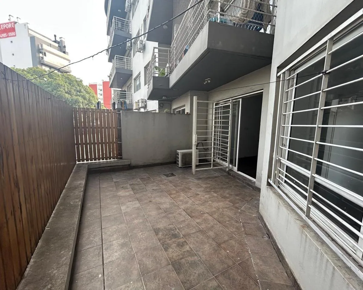 Apartamento de dois ambientes com pátio em Caballito