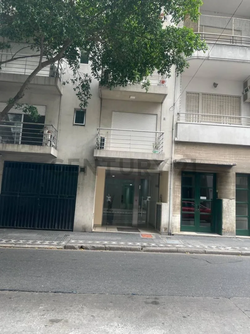 Квартира-студия с мебелью и садом в Monserrat