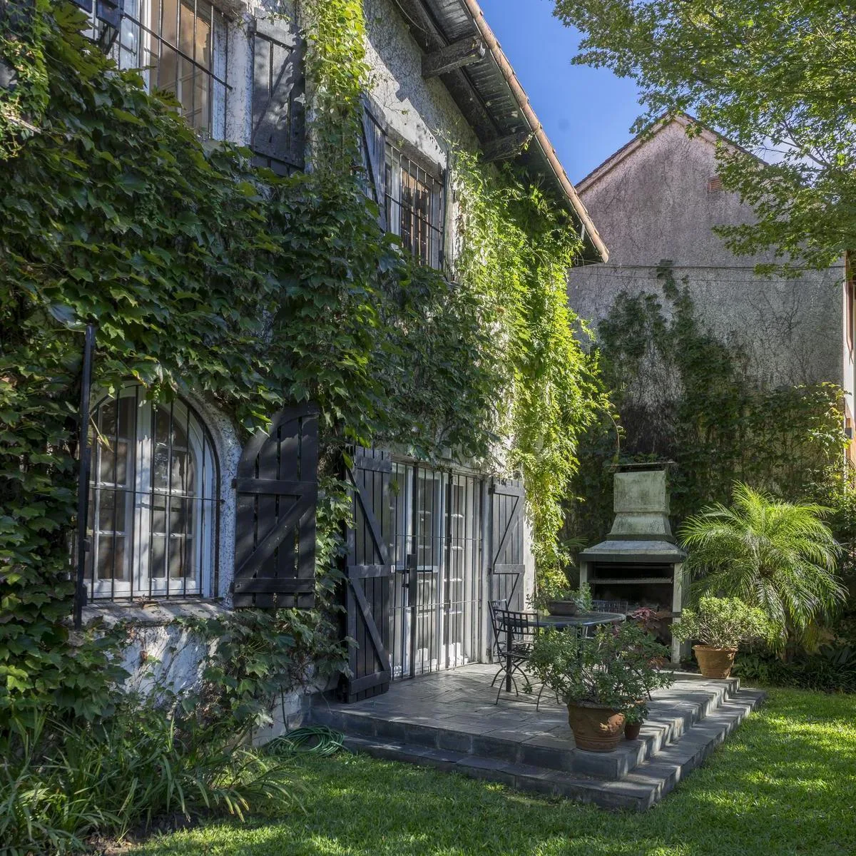 Casa mobiliada com 4 dormitórios em La Lucila (Vicente López)