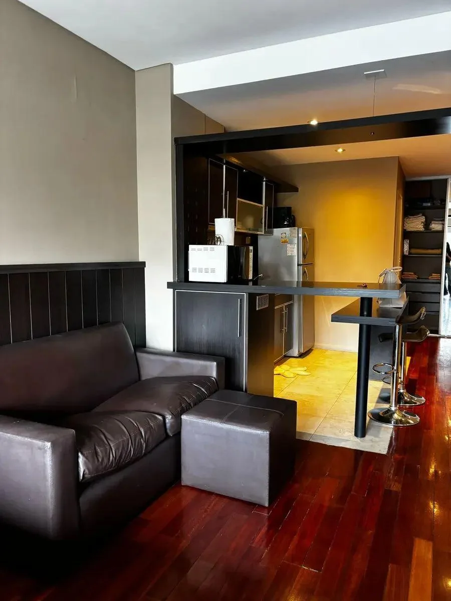 Kitnet mobiliado com varanda e terraço em Recoleta