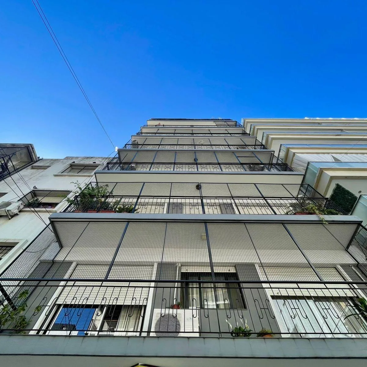 Четырёхкомнатная квартира с комнатой для прислуги и (закреплённым) парковочным местом в Villa del Parque