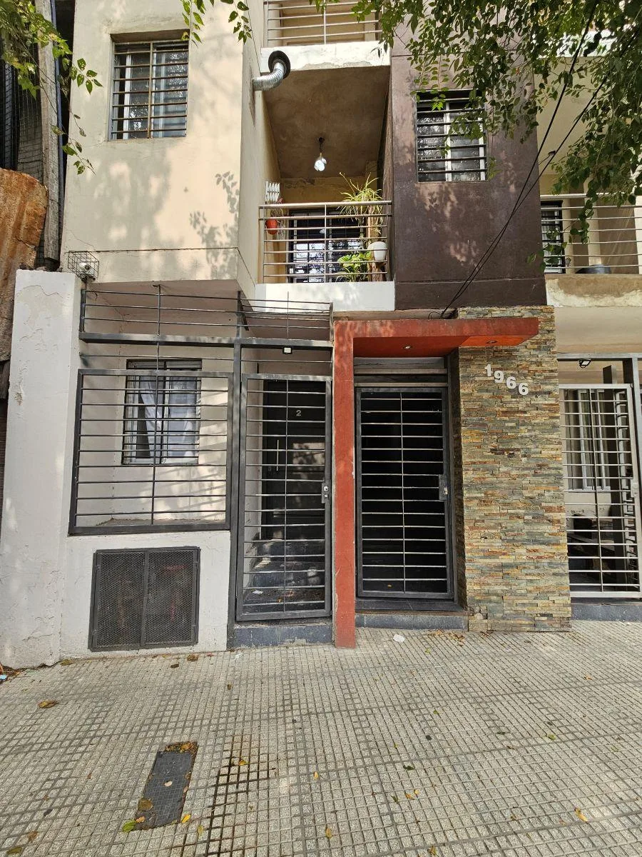Two-room apartment with patio for rent in Ramos Mejía