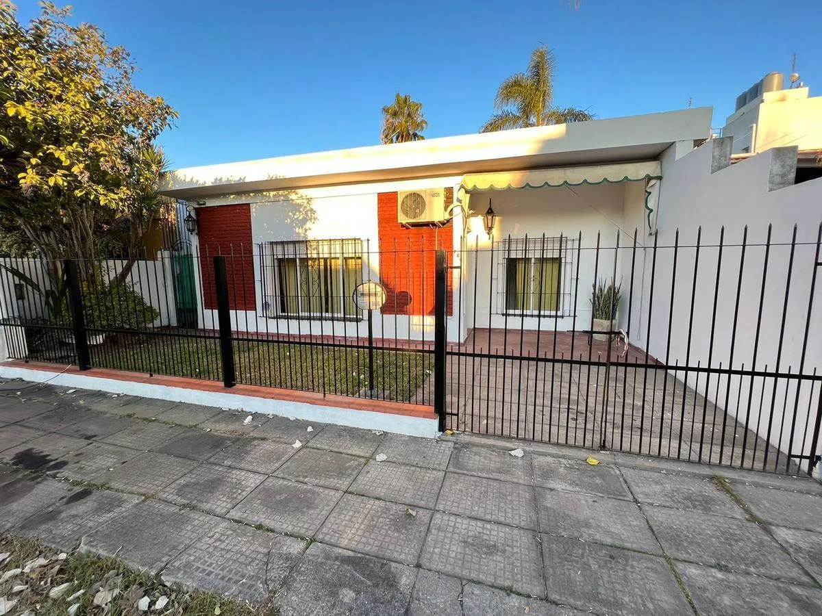 Casa de 3 ambientes para alugar em Ituzaingó Norte