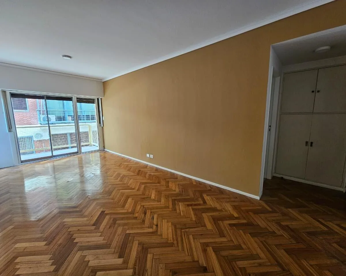 Apartamento de dois ambientes com varanda em Caballito