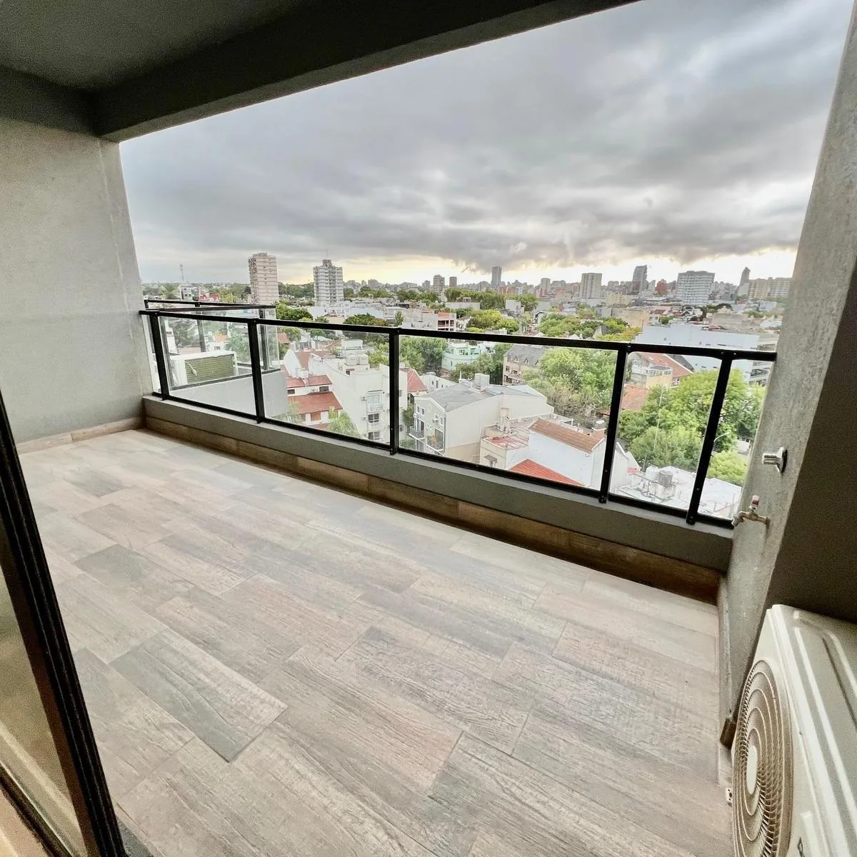 Квартира-студия с балконом в Coghlan, с мебелью