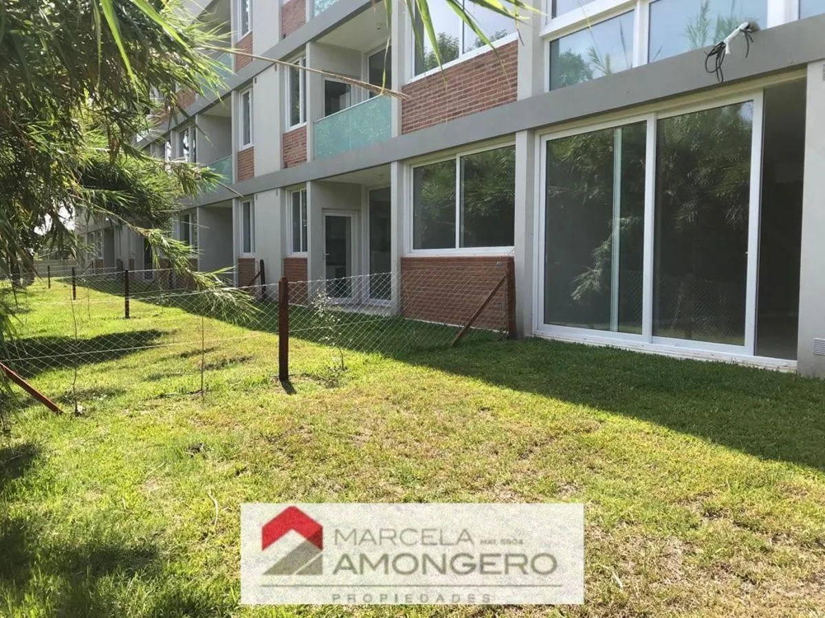 Apartamento de 2 ambientes com jardim e vaga coberta em Tigre