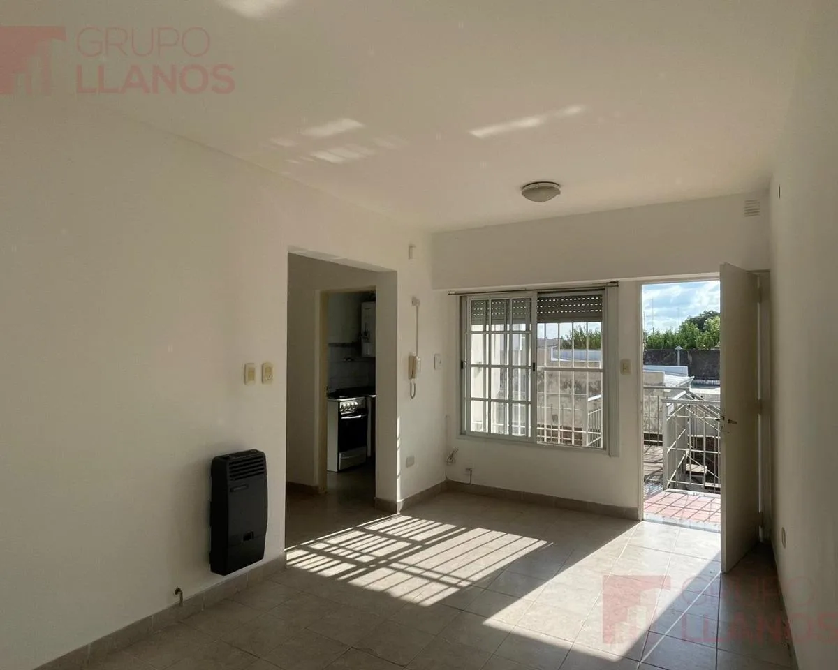 Departamento de 2 ambientes en planta alta en Luján