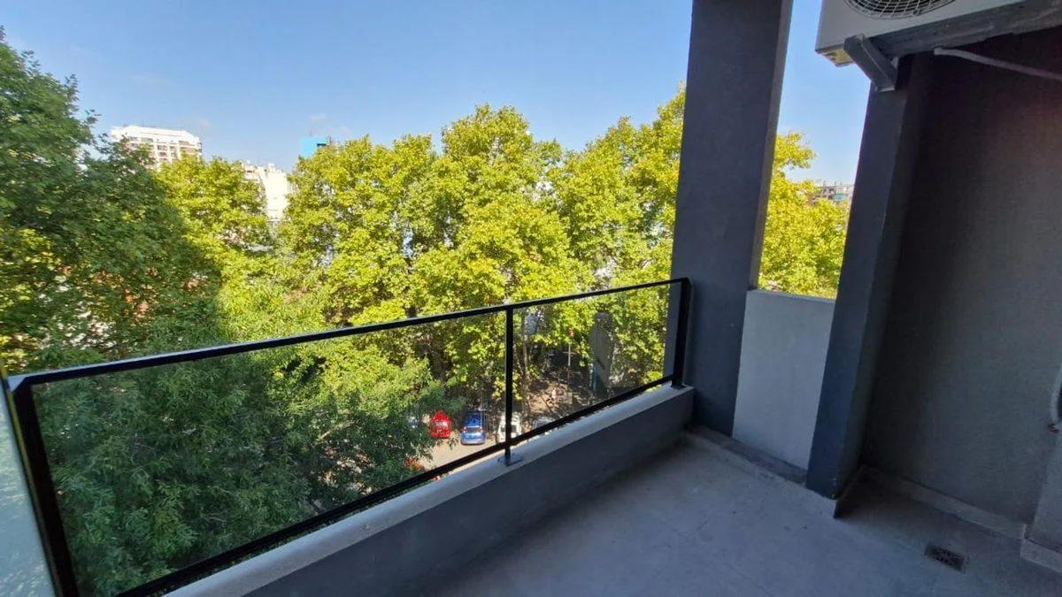 Квартира-студия с балконом, новая, в Villa del Parque