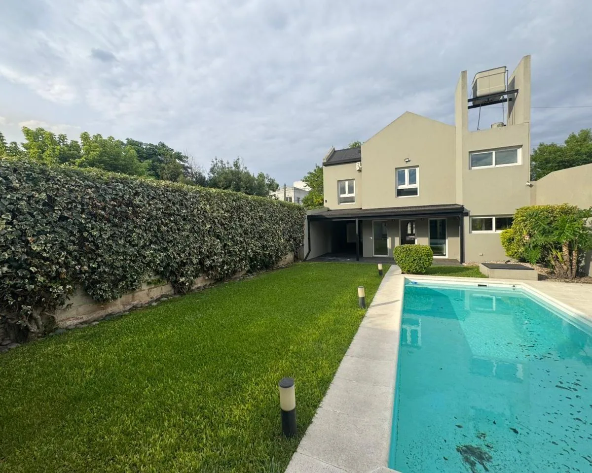 Дом с 4 спальнями в La Plata