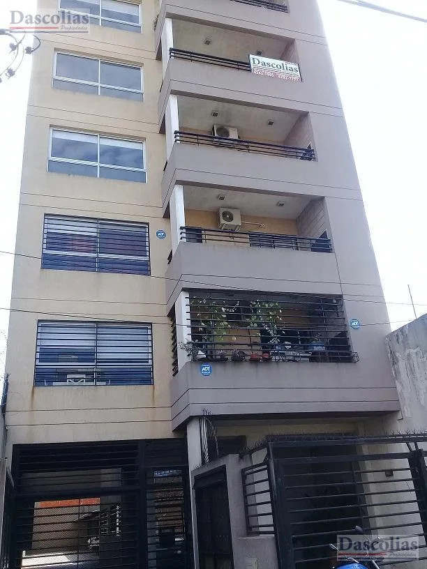 Apartamento de 2 ambientes com área de churrasco em Remedios de Escalada