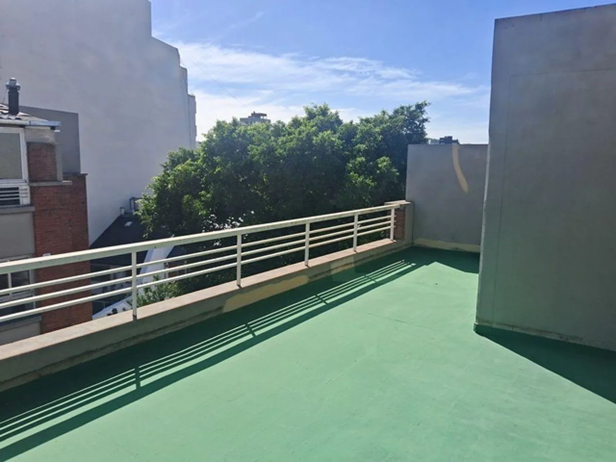 One-bedroom penthouse apartment with balcony and terrace in Flores