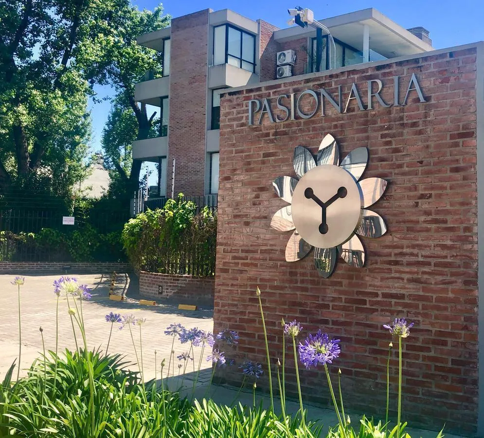 Apartamento de 1 dormitório com jardim e vaga dupla em Martínez