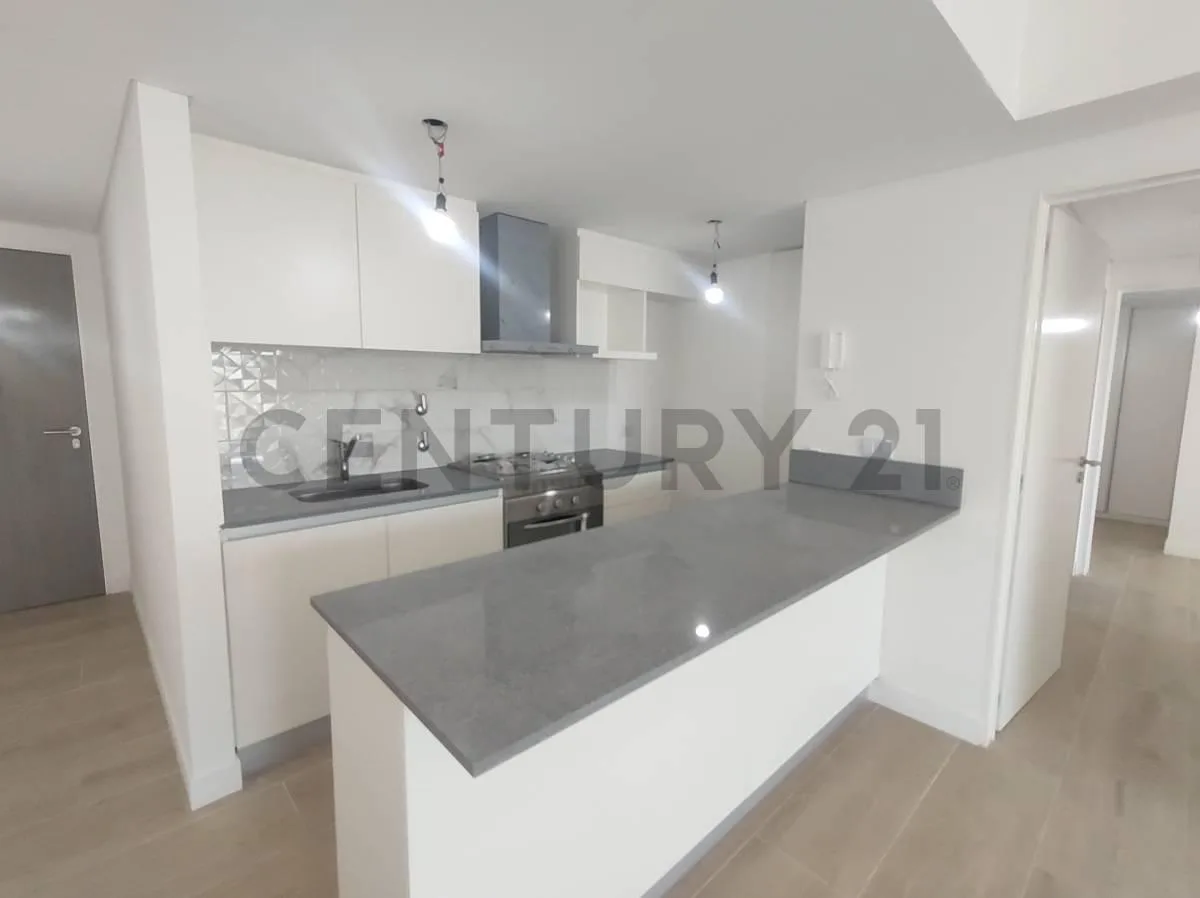 Departamento de 3 ambientes con balcón aterrazado en Monserrat