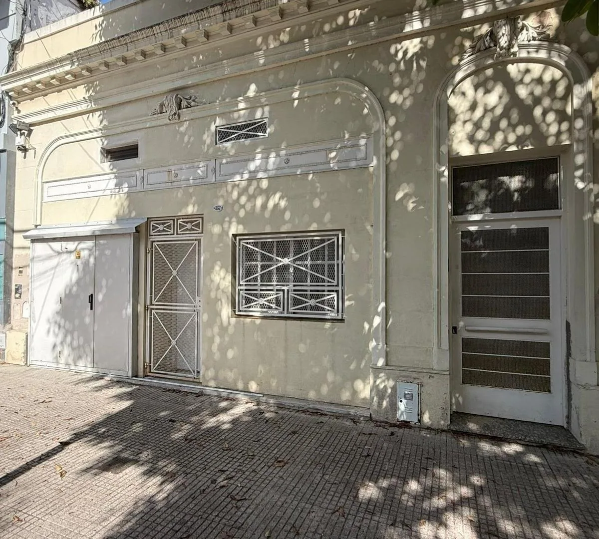 Ground-floor 2-room PH with covered patio in Flores