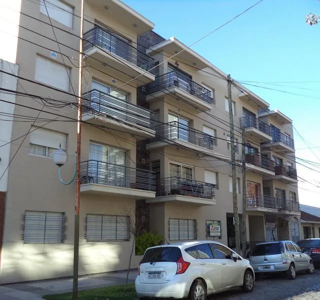 Two-room apartment on the ground level overlooking courtyard in Lomas de Zamora