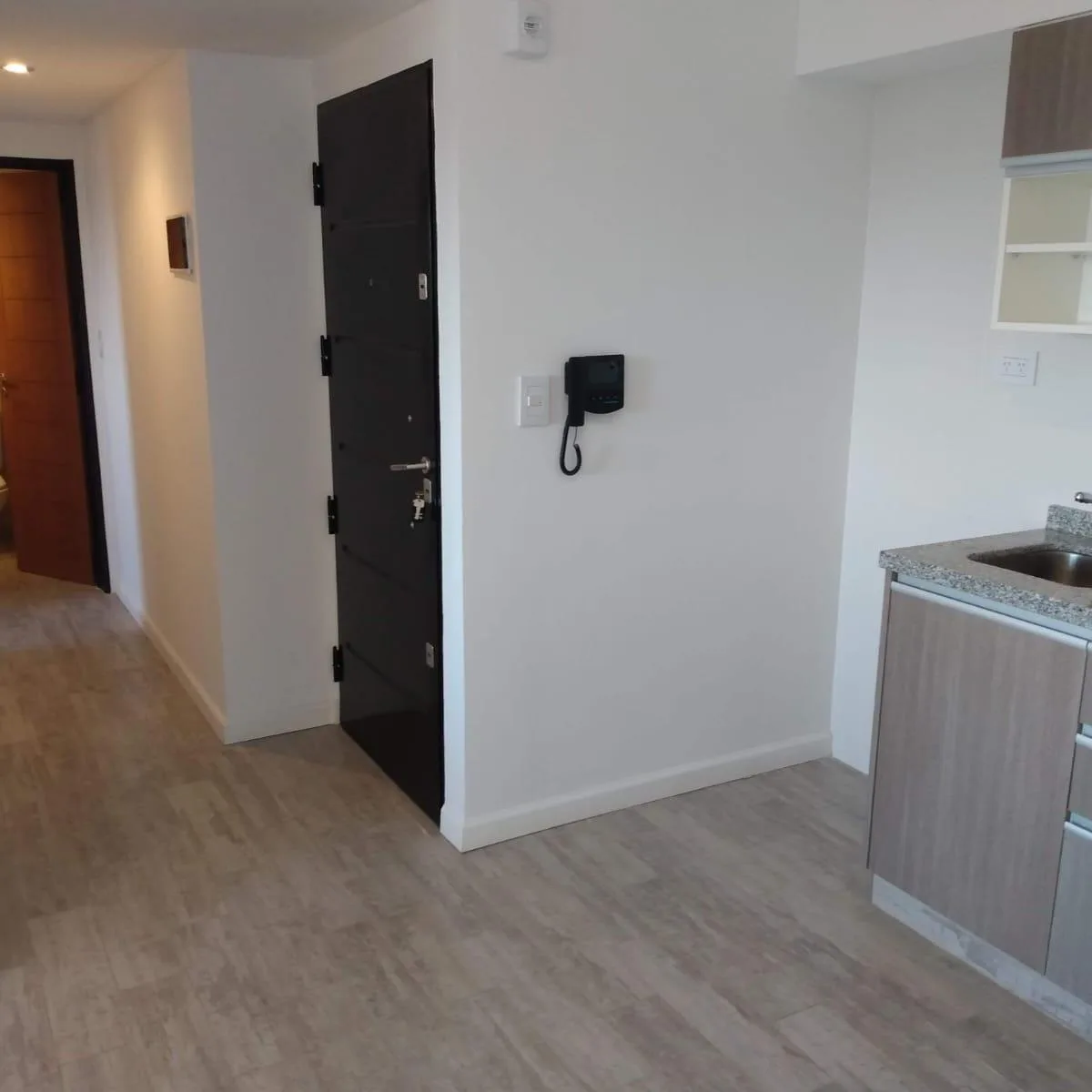 Departamento de 2 ambientes con cochera cubierta en Banfield Este