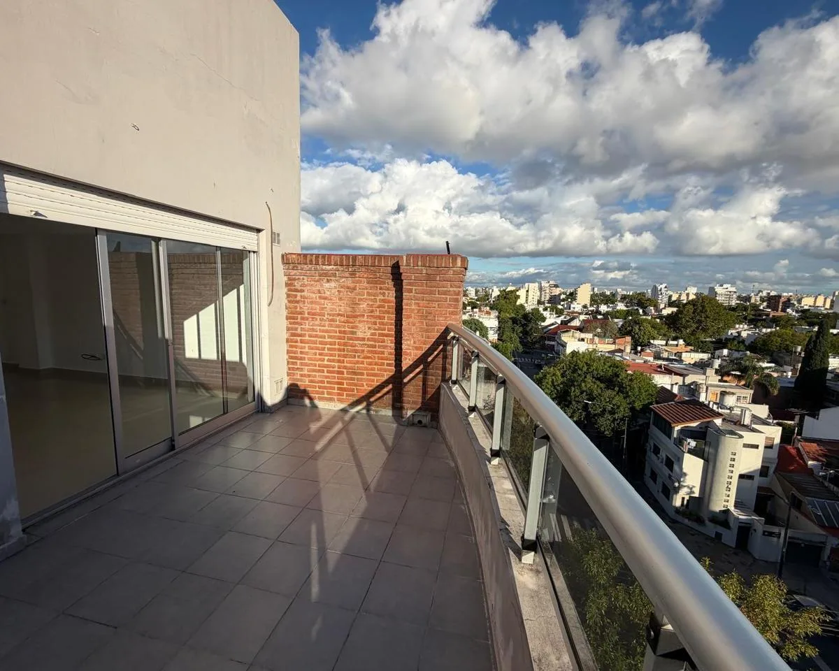 Apartamento de 2 ambientes com sacada tipo varanda em Villa Pueyrredón