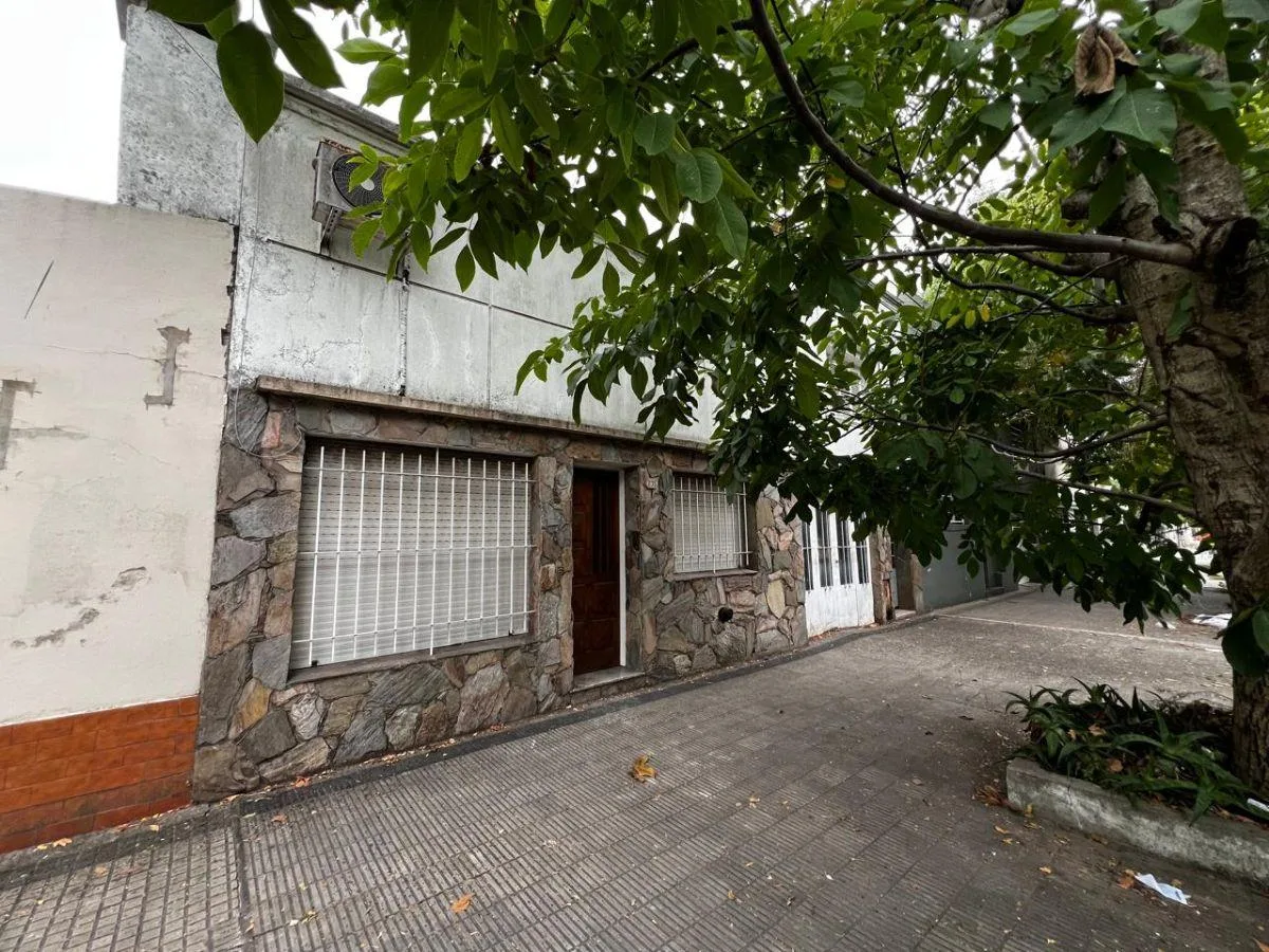Casa de 2 dormitórios para alugar em La Plata