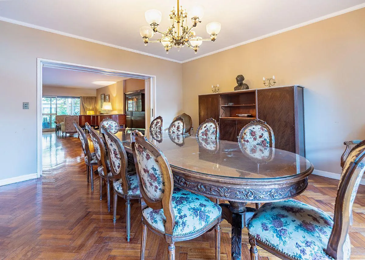 Apartamento de três dormitórios em Recoleta