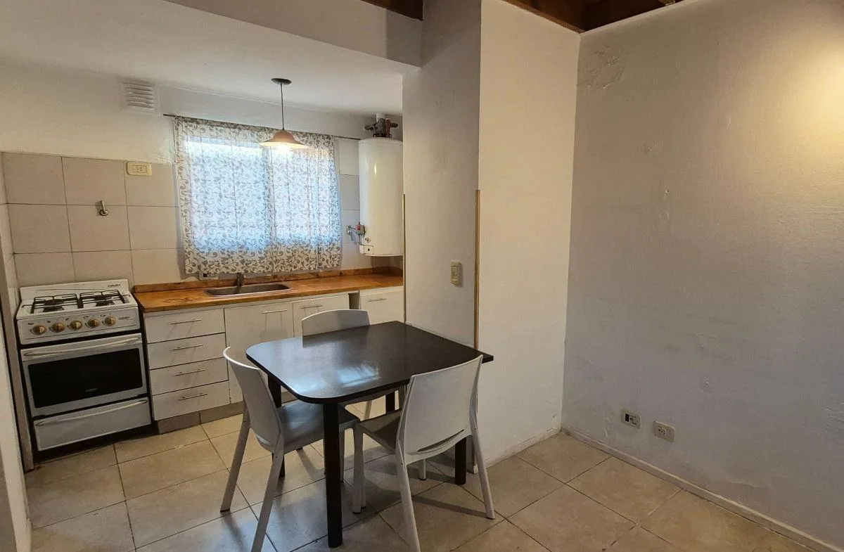 Front-facing duplex apartment with 1 bedroom in Moreno