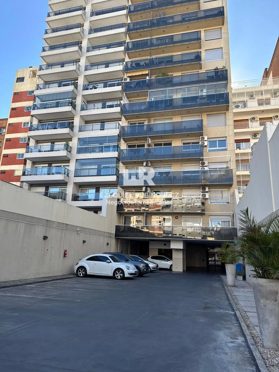 Two-room apartment with front balcony in Caballito