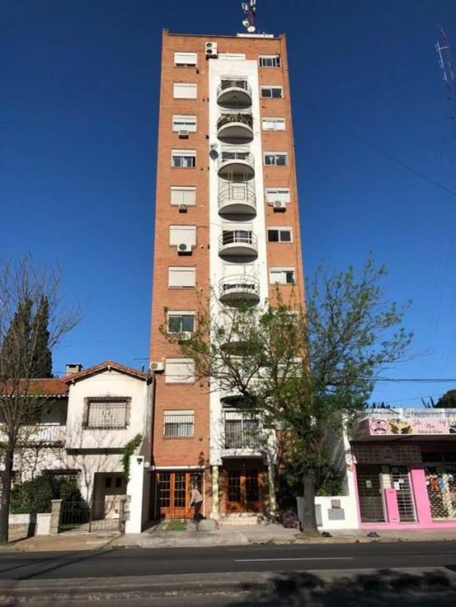 Apartamento de 2 ambientes com vaga em Banfield