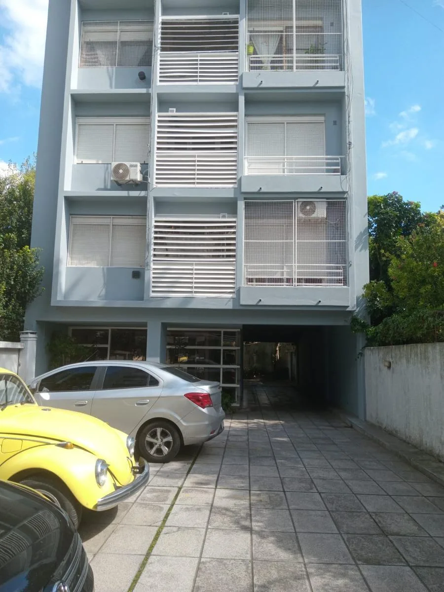 Apartamento de 2 ambientes em meio andar em Olivos