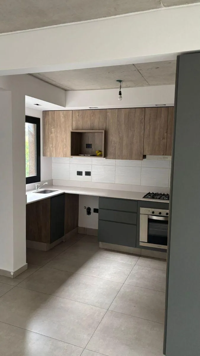 Аренда четырёхкомнатной квартиры с парковочным местом в Villa Devoto