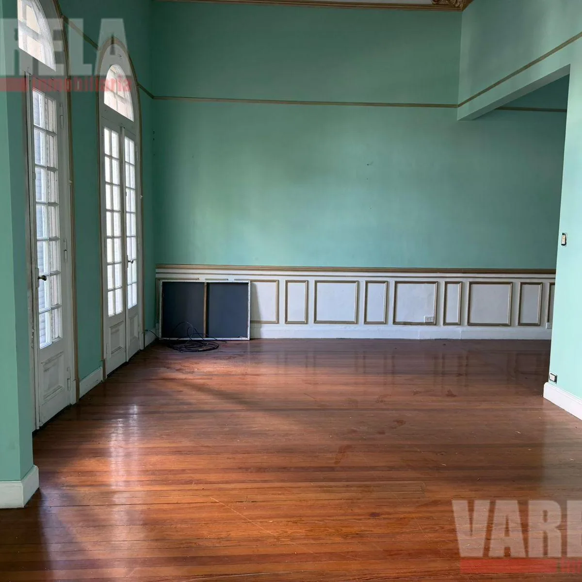 Apartamento de 5 ambientes com varanda na frente em Constitución