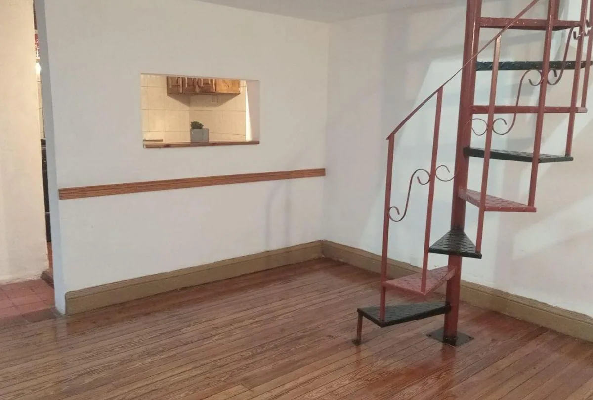 Duplex three-room apartment in Recoleta