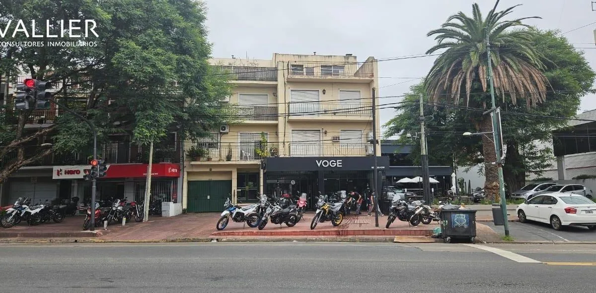 Apartamento de três ambientes com vaga de garagem em Martínez