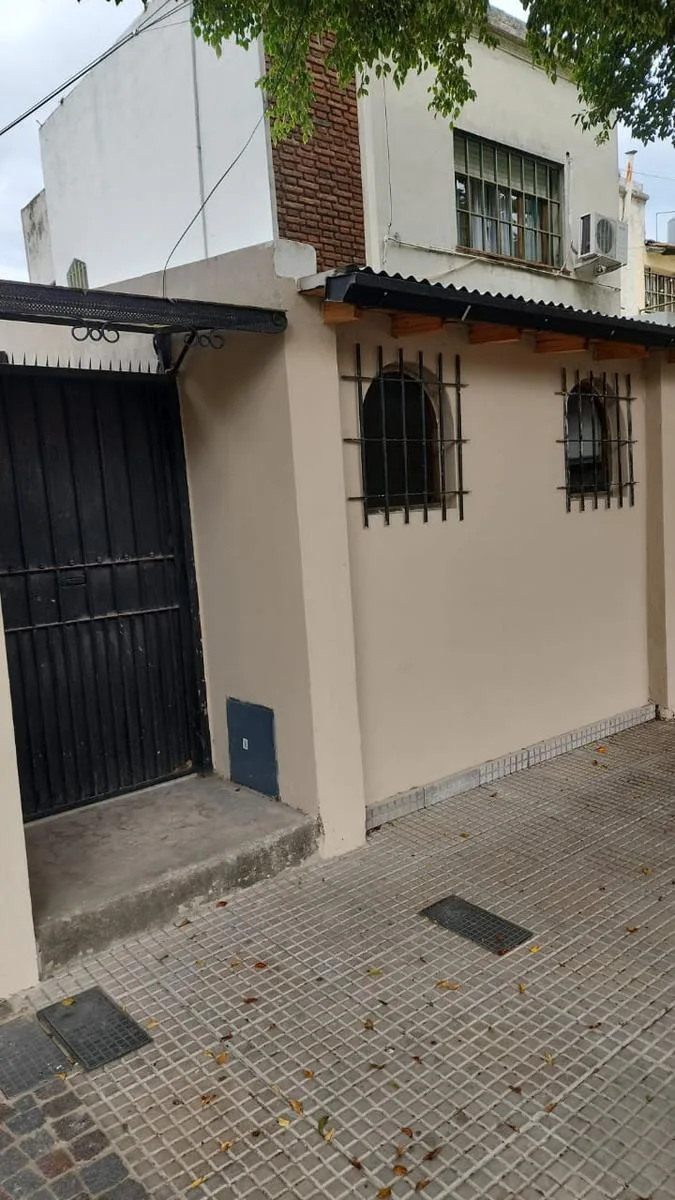 Two-room PH with street frontage in Olivos