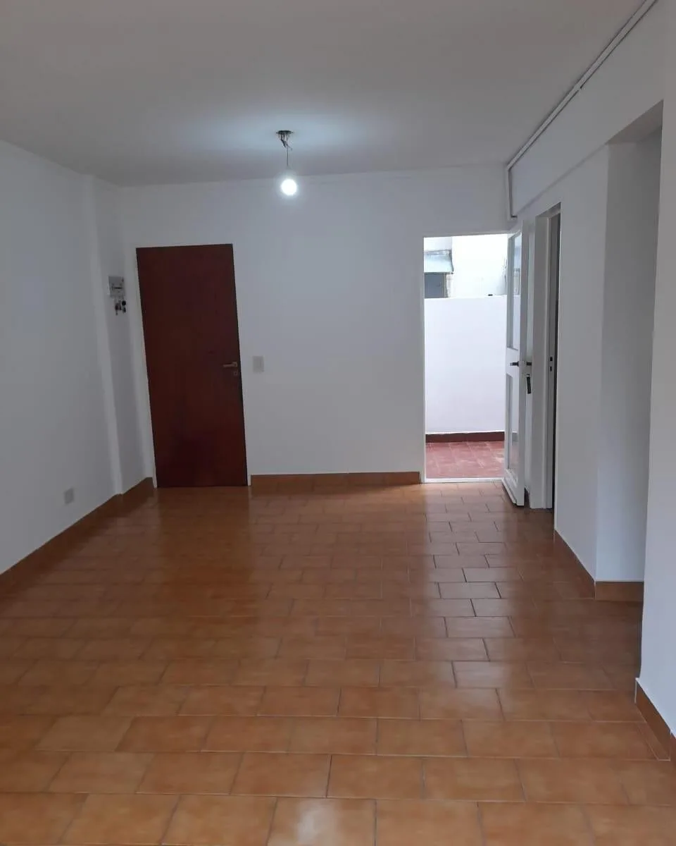 Two-room apartment with patio in Victoria