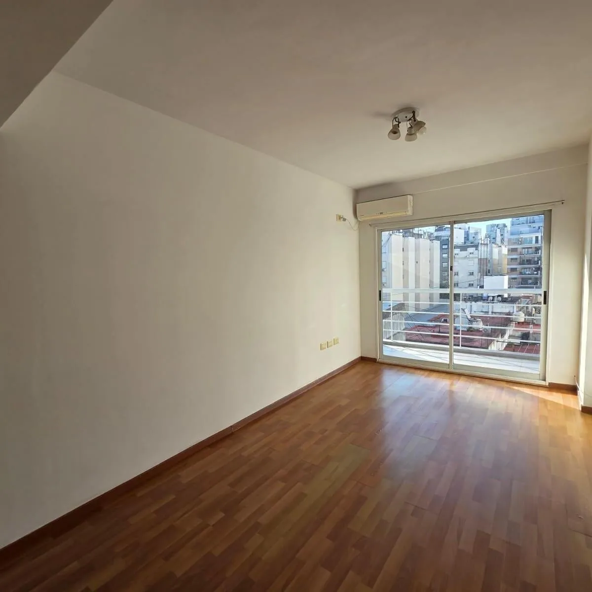 Convertible studio apartment with private patio in Recoleta