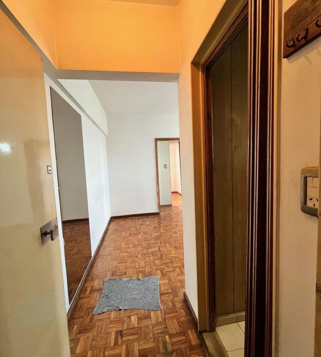 Departamento de 3 ambientes contra frente en Flores