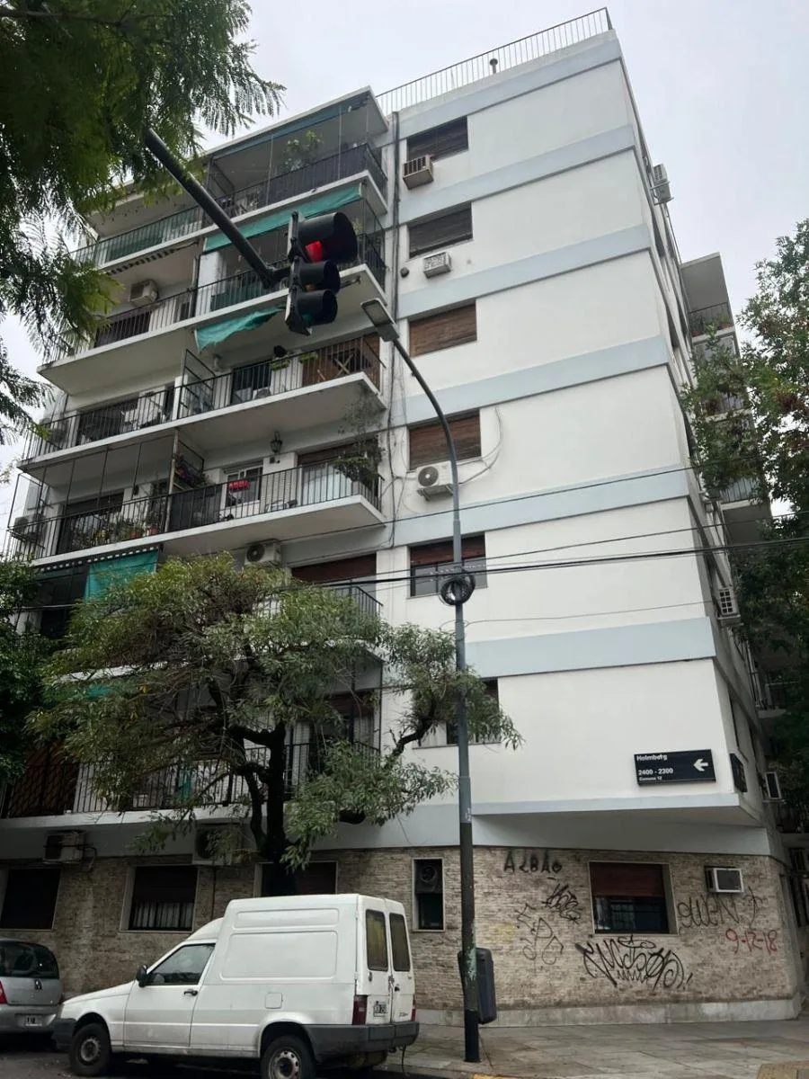 Departamento de 2 ambientes al frente con balcón en Villa Urquiza