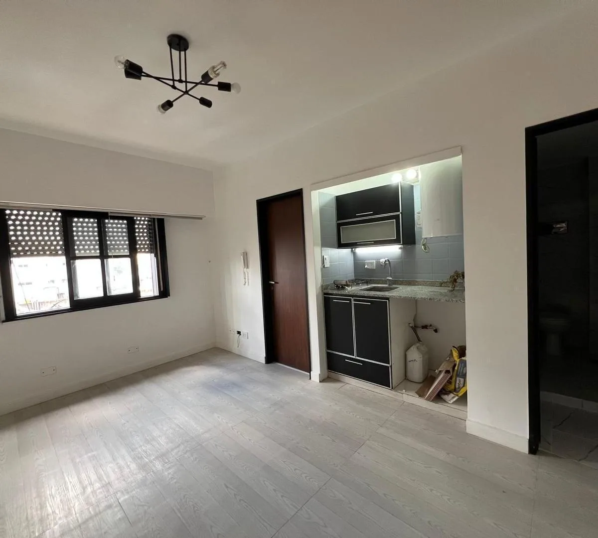 Квартира с 1 спальней с окнами на улицу в Castelar Norte, Morón