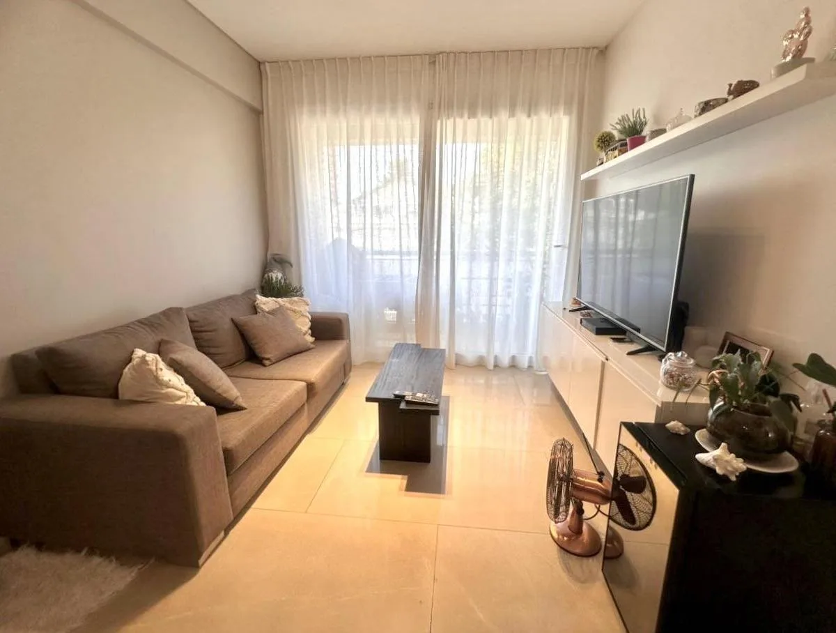 Двухкомнатная квартира (3 комнаты) с парковкой и мебелью в Villa Devoto