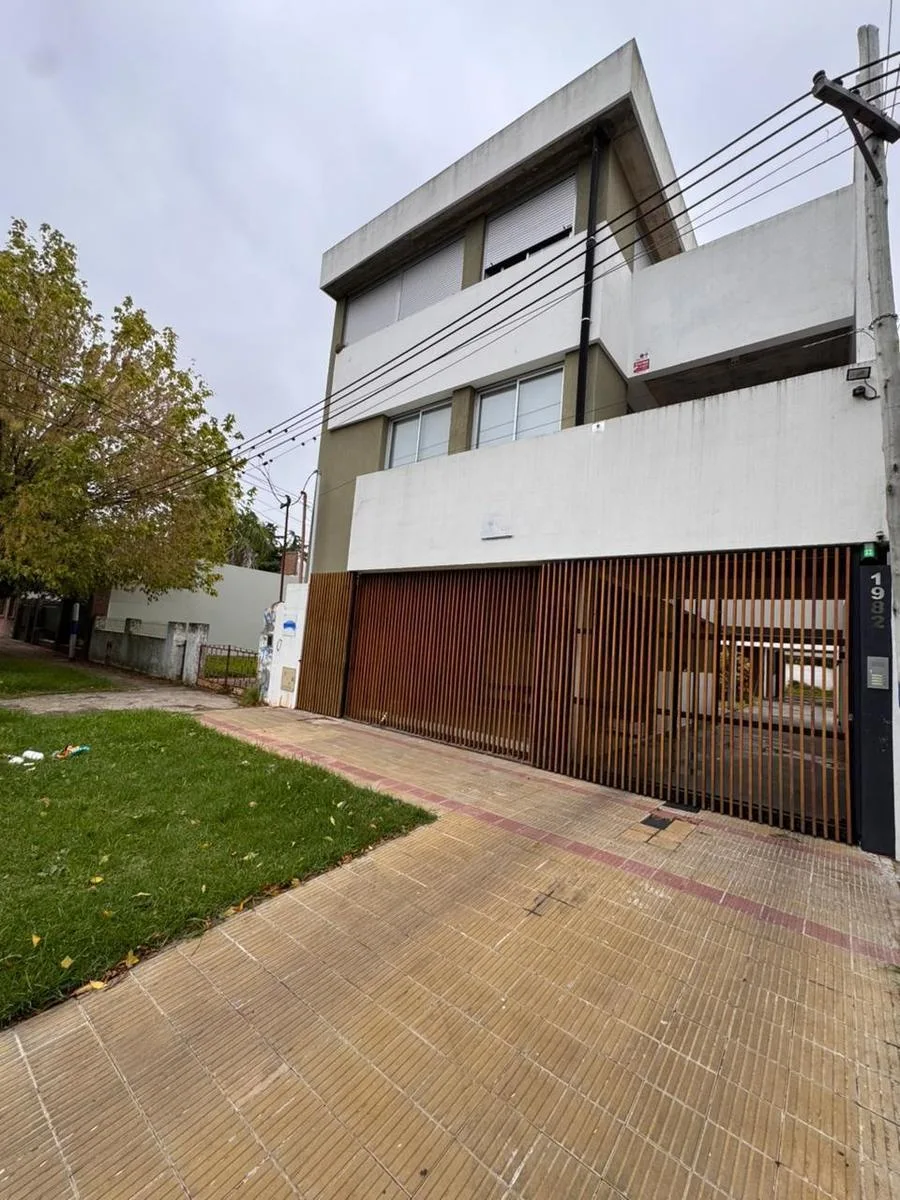 Triplex de 2 quartos em complexo em Los Hornos
