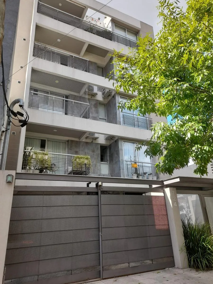 Two-room apartment with parking in Ramos Mejía Sur