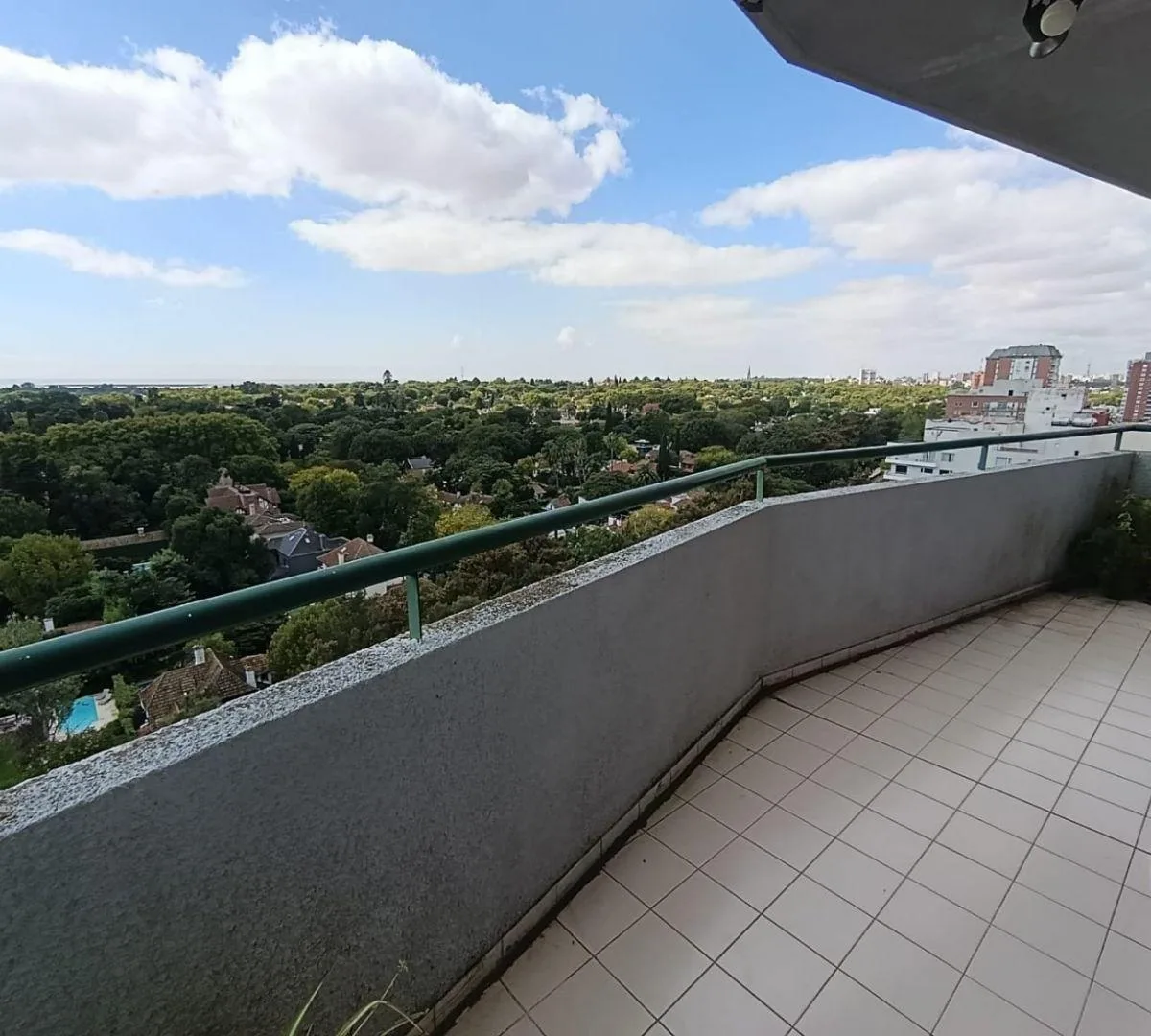 Departamento de 3 ambientes con balcón en San Isidro
