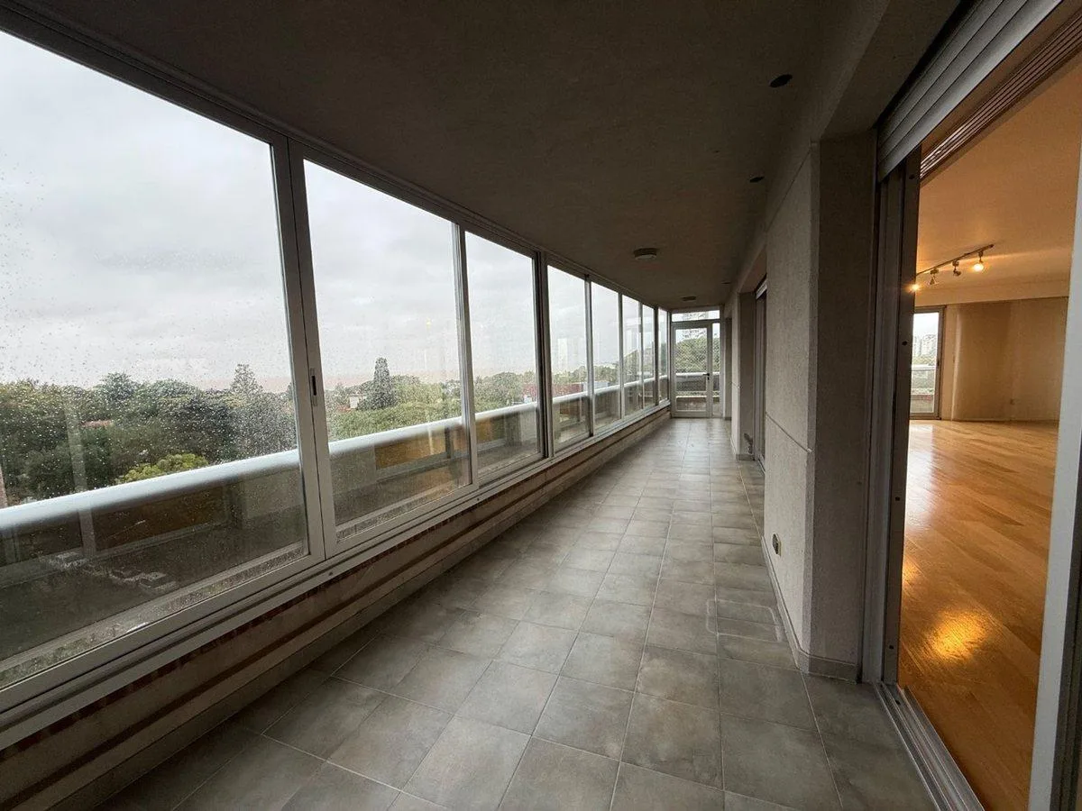 Трёхкомнатная квартира с мебелью и видом на Рио-де-ла-Плата в La Lucila