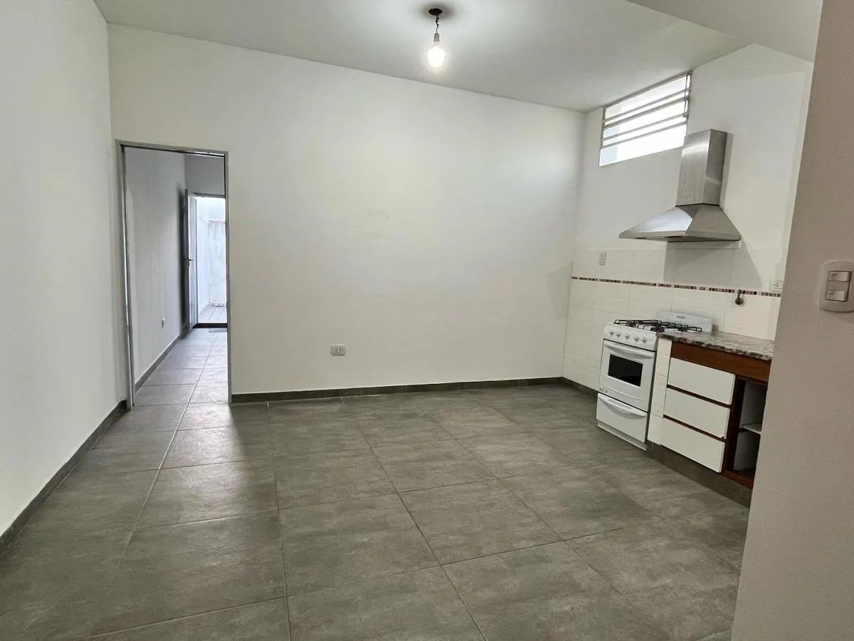 Apartamento de dois ambientes no 1º andar em Lanús