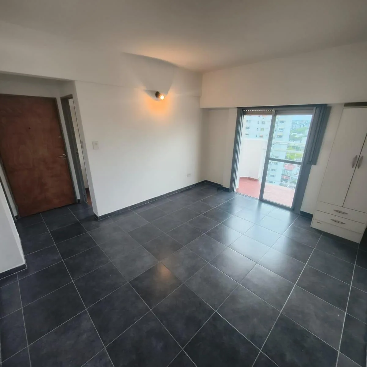 Квартира-студия с балконом в Coghlan