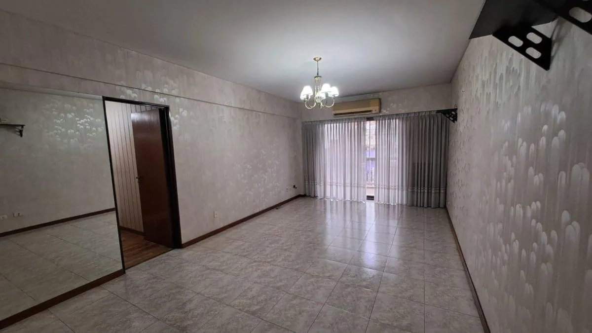 Departamento 5amb. Dep. de Servicio. Cochera y Gran Cocina y Balcón