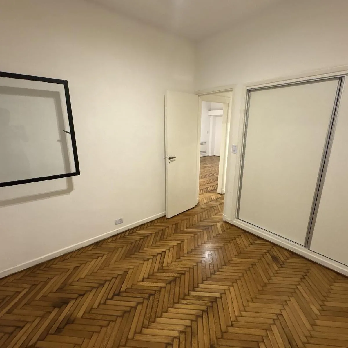 Departamento reciclado de 3 ambientes con patio en Retiro