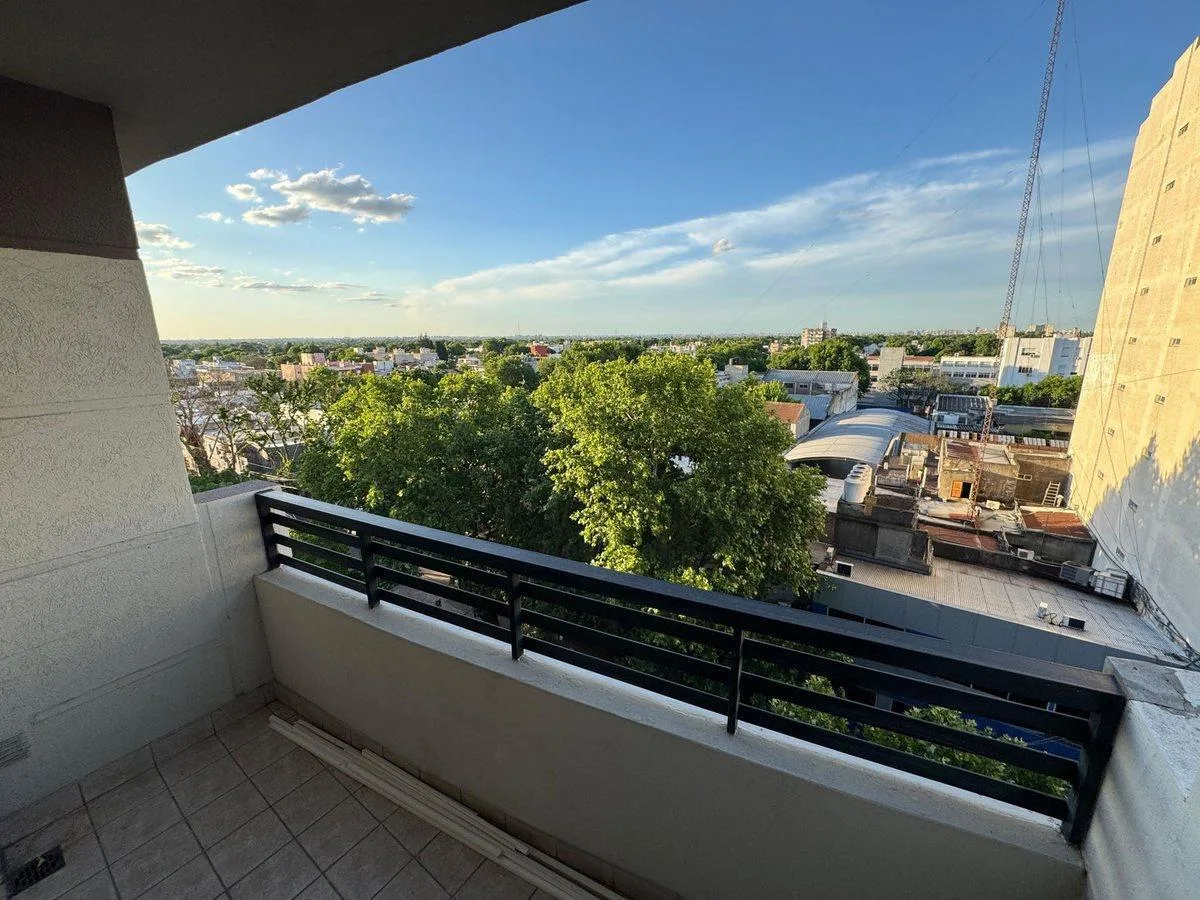 Two-room half-floor apartment with parking in Lomas de Zamora